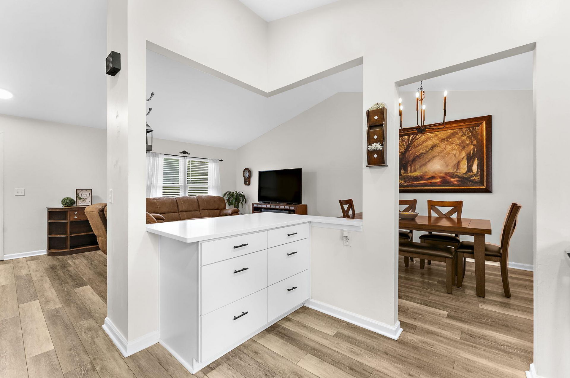 101 Ewell Court Photo 12