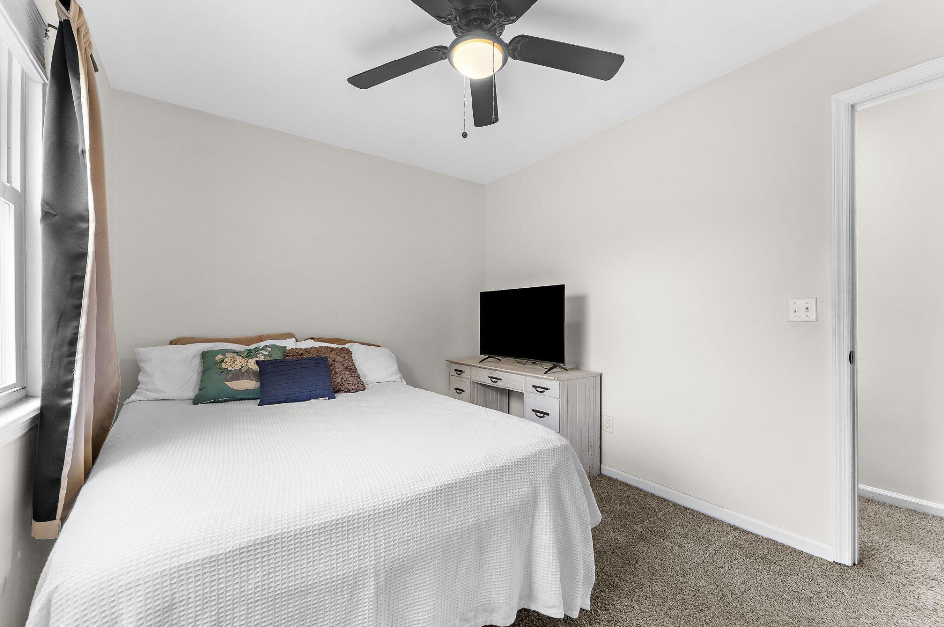 101 Ewell Court Photo 22