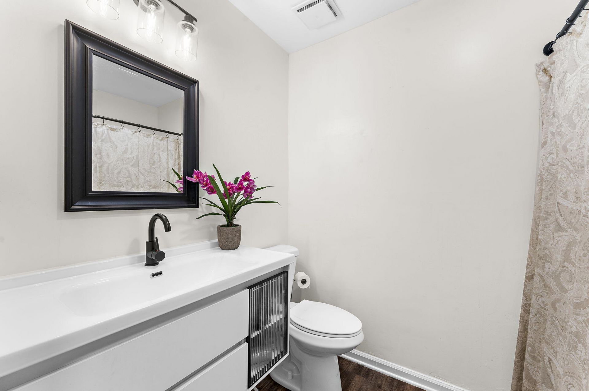 101 Ewell Court Photo 25