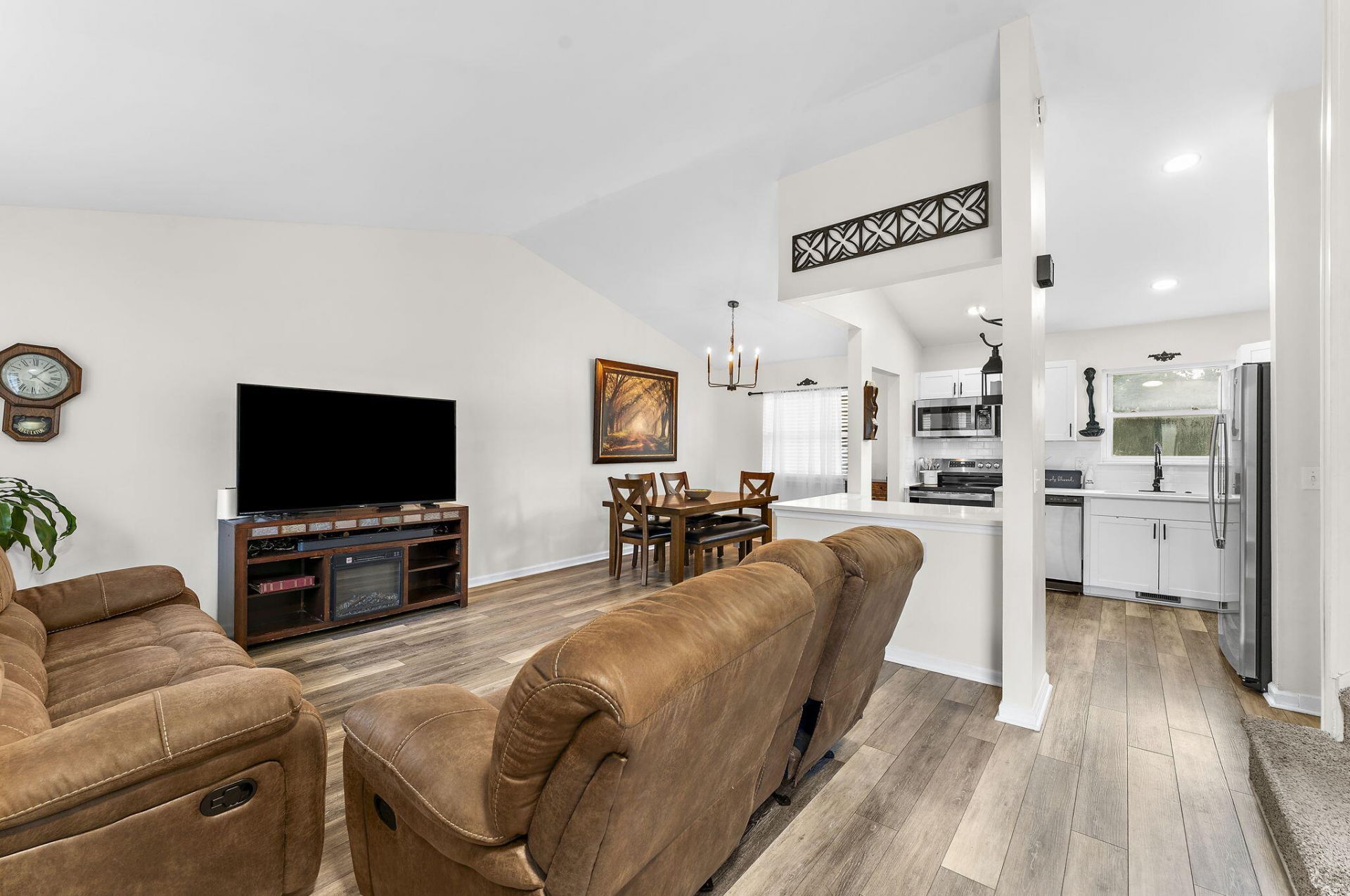 101 Ewell Court Photo 5