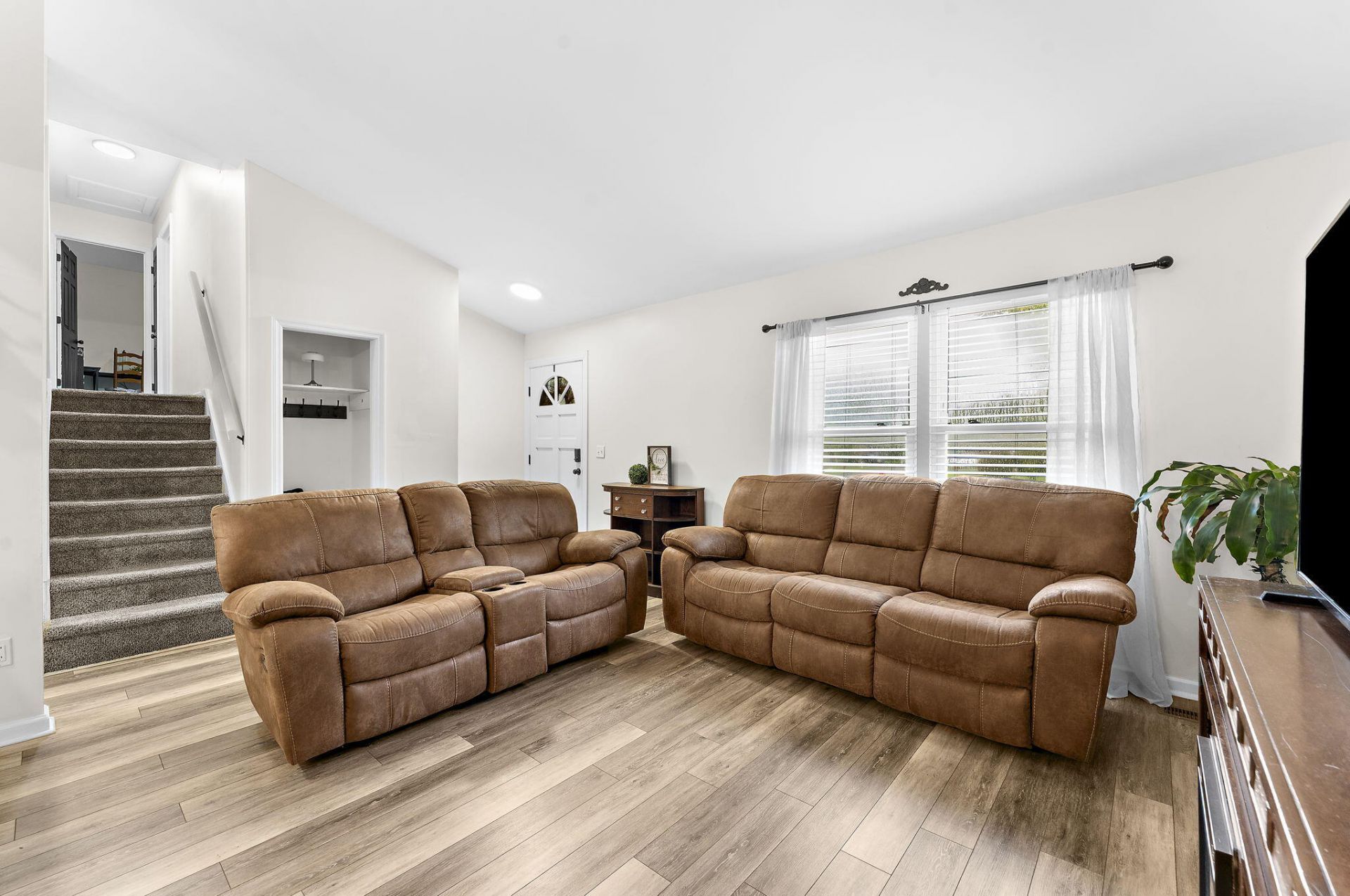 101 Ewell Court Photo 6