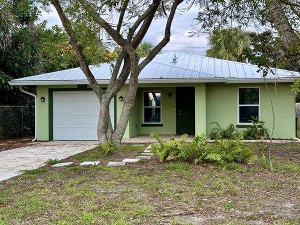 827 SE 6TH Street, Stuart, FL 34994