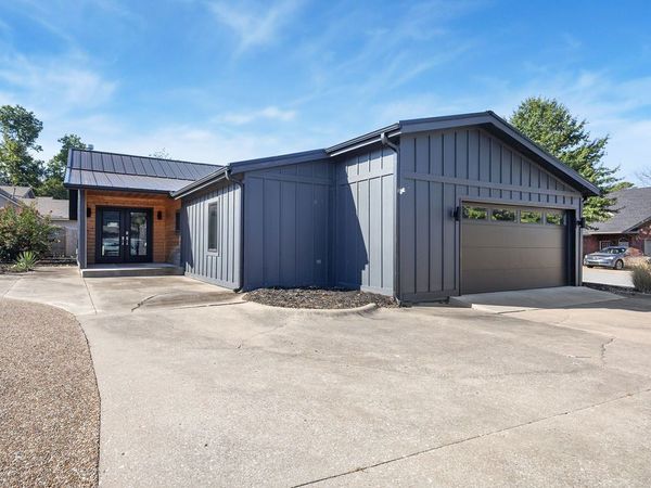 1517 Bella Vista Road , Bentonville, AR 72712