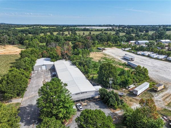 910 W Main Street , Green Forest, AR 72638