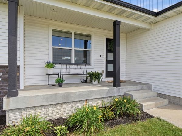 305 Prairie Creek Drive, Pleasant Hill, IA 50327