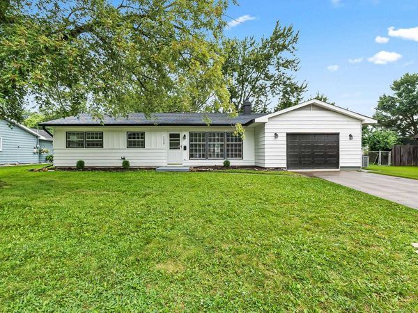 7520 Kingsway Drive, Fort Wayne, IN 46819