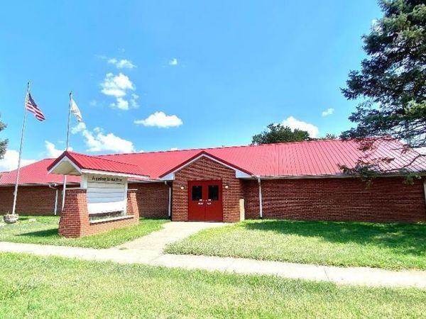 25 N Commercial Street, Worthington, IN 47471