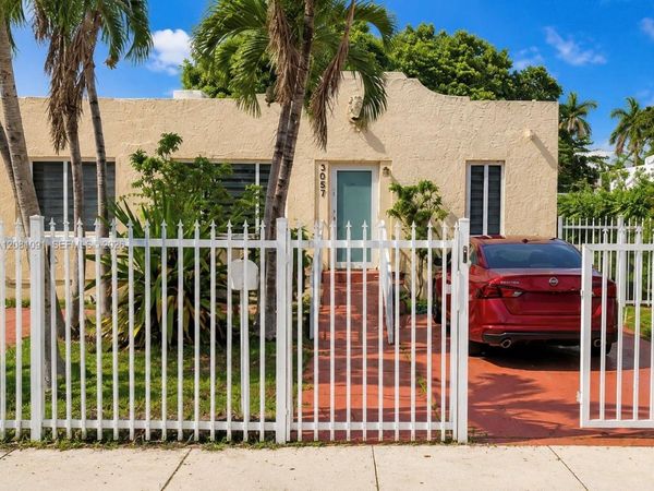 3057 SW 14th St , Miami, FL 33145
