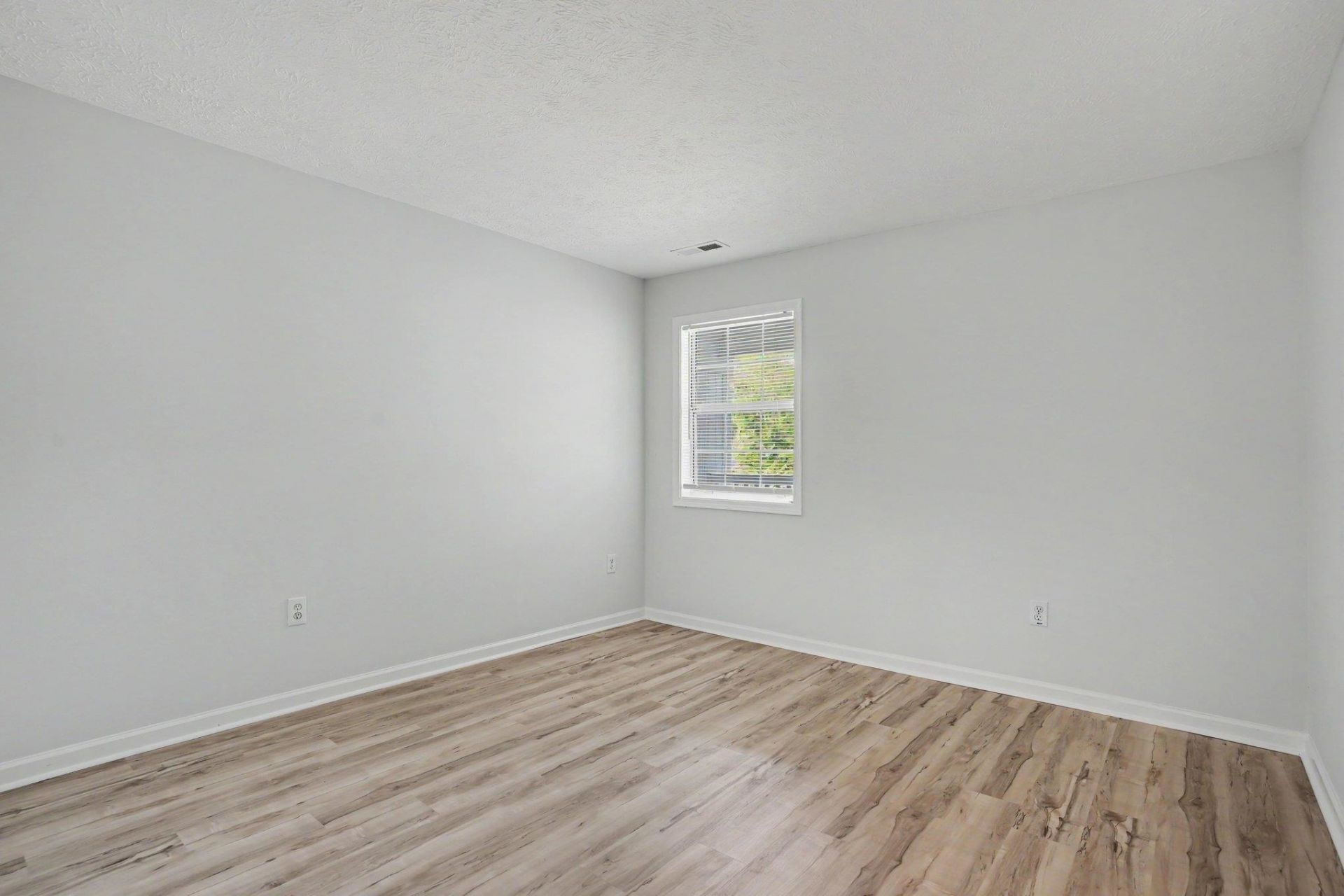 529 White River Dr. Photo 13