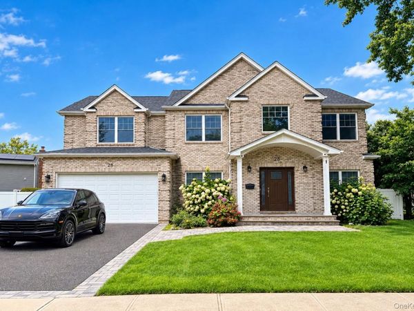 28 E Fern Dr , Jericho, NY 11753