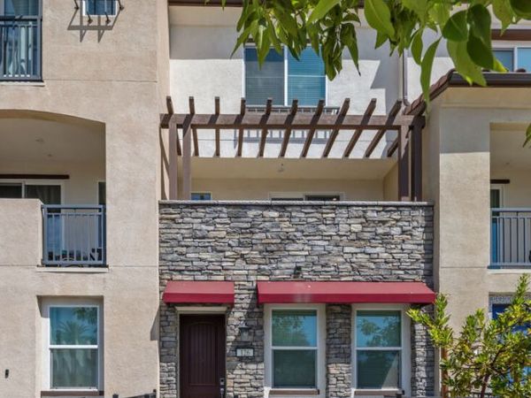 126 Dove Lndg, Covina, CA 91722