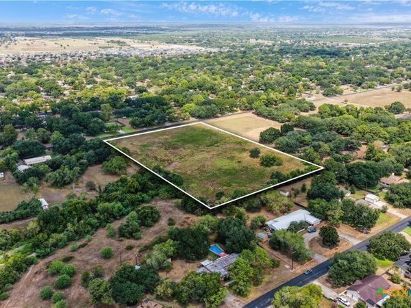 303 Edinburgh Street, Victoria, TX 77904