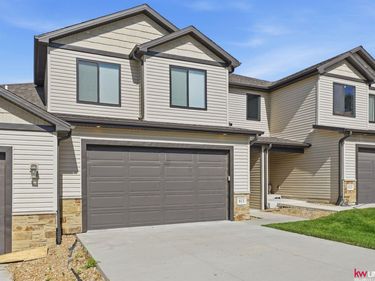 611 Garrett Place, Hickman, NE 68372