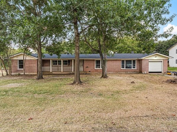 1311 E Stegall Road , Robinson, TX 76706