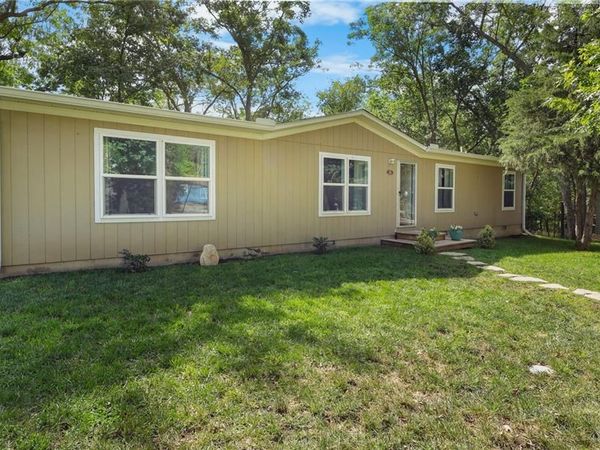 18 S Lakeside Circle, Linn Valley, KS 66040