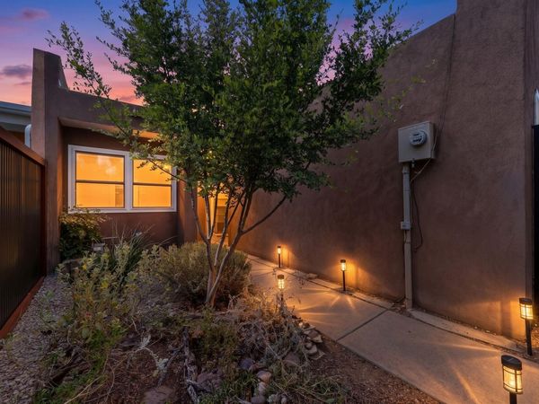 560 Berry Road NW, Albuquerque, NM 87107