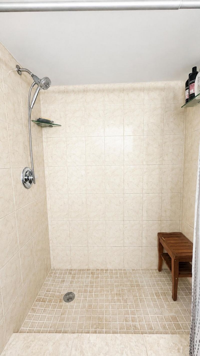 34 Colonial Club Drive, Unit 202, Boynton Beach, FL 33435 Photo