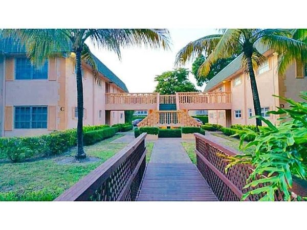 760 SE 2nd Avenue, Deerfield Beach, FL 33441