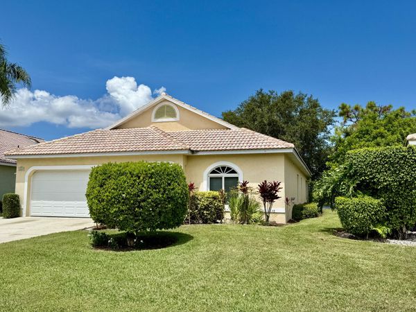 6008 SE Walkers Cay Court, Stuart, FL 34997