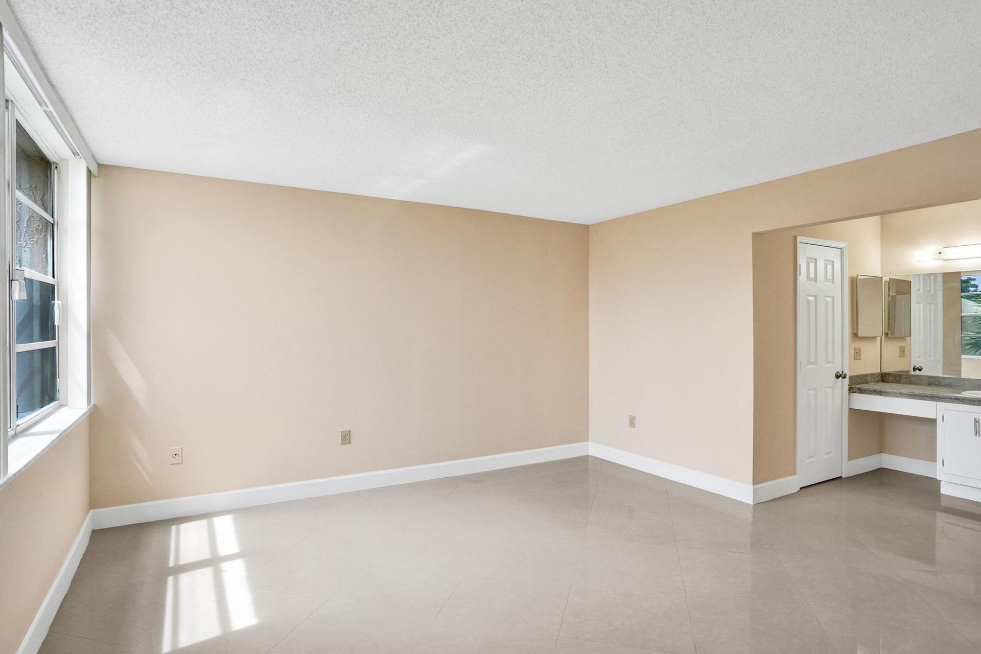 9480 Tangerine Place, Unit 402, Davie, FL 33324 Photo