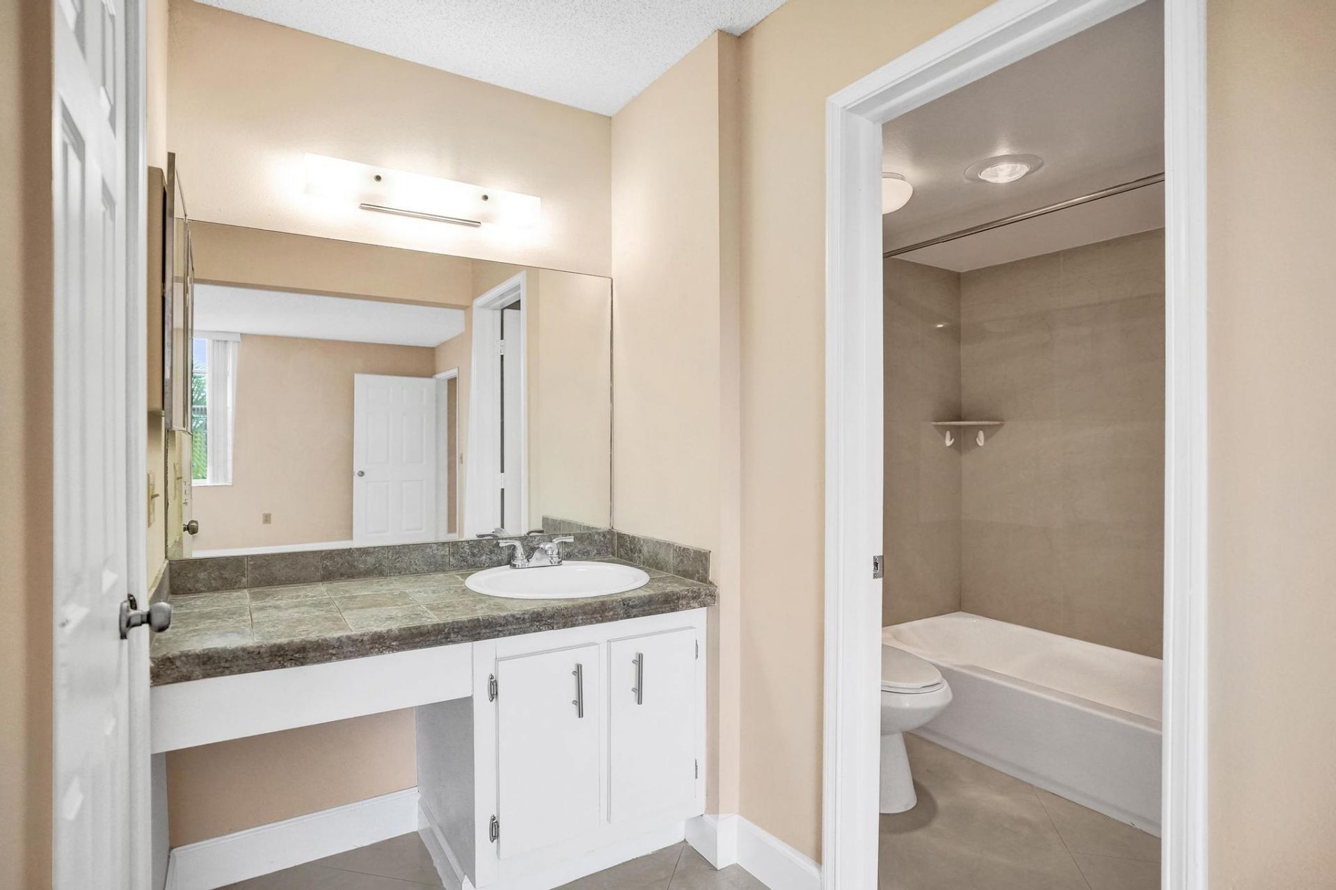 9480 Tangerine Place, Unit 402, Davie, FL 33324 Photo