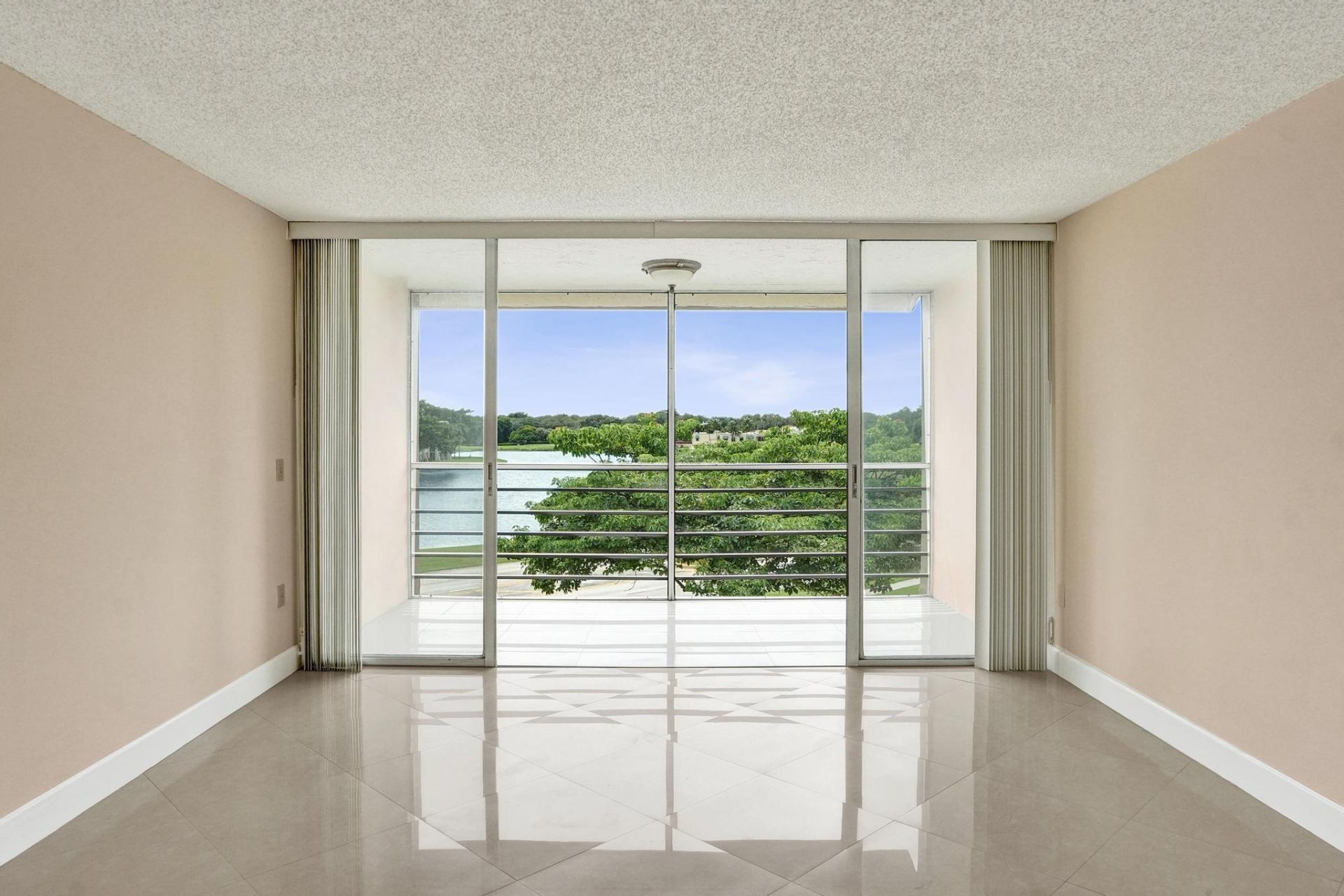 9480 Tangerine Place, Unit 402, Davie, FL 33324 Photo