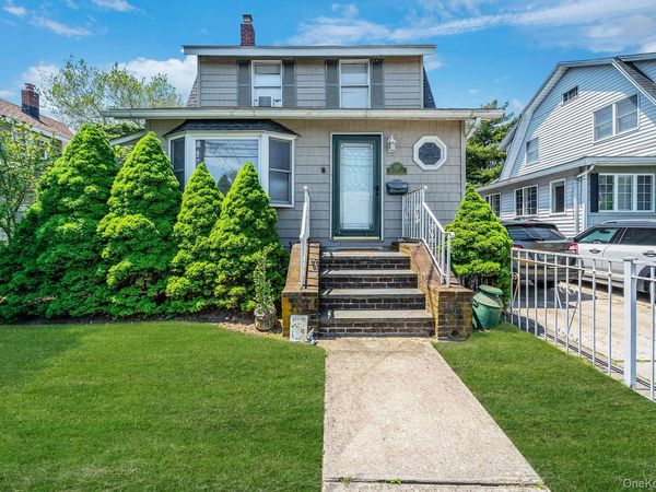 426 Midwood Avenue , Bellmore, NY 11710