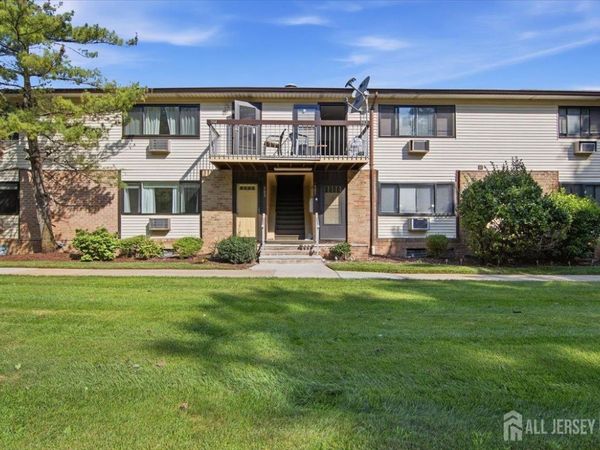 903 Cricket Lane , Woodbridge, NJ 07095
