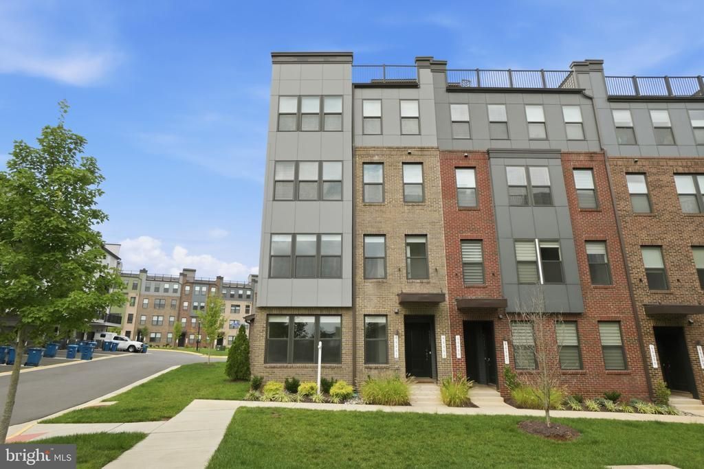 44481 Wolfhound Square, Ashburn, VA 20147 Main Photo