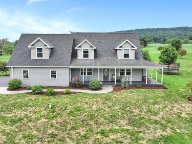 1393 MOUNTAIN DRIVE, FREDERICKSBURG, PA 17026