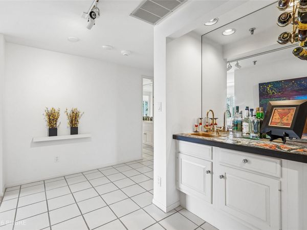 3920 Grand Avenue , Unit 5TE, Des Moines, IA 50312