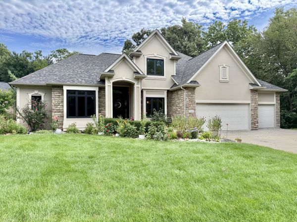 7511 Eagle Crest Drive, Johnston, IA 50131