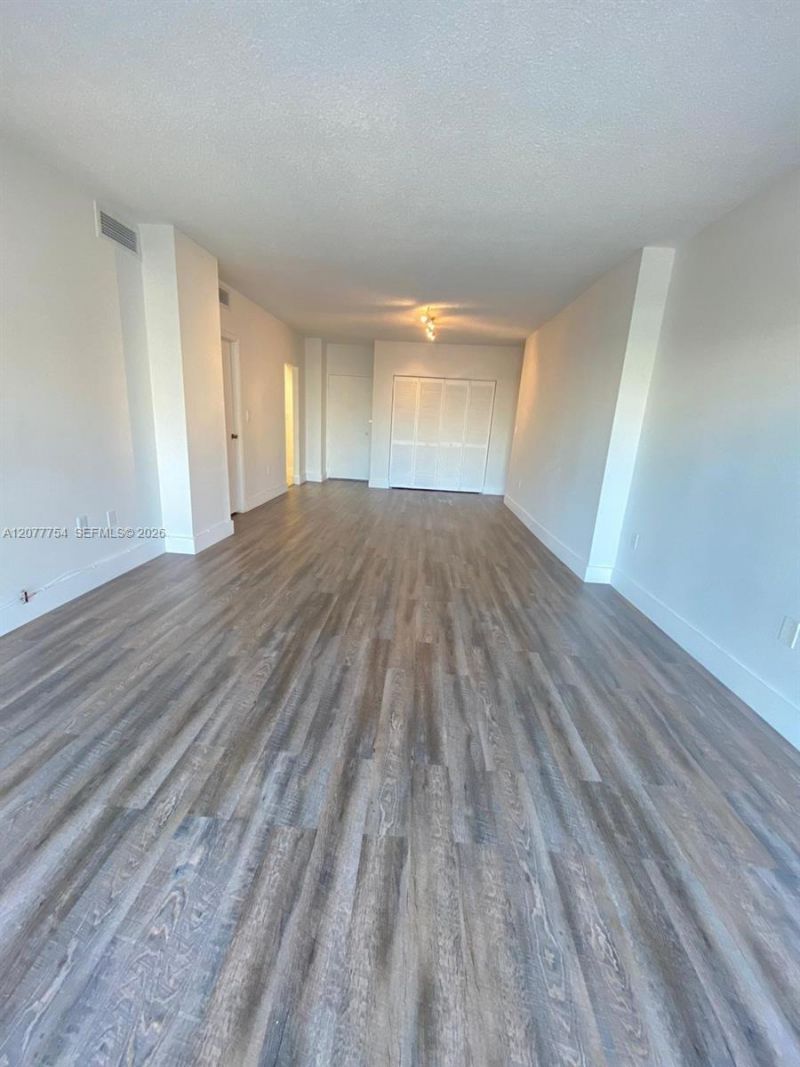 500 Bayview Dr , Unit 825, Sunny Isles Beach, FL 33160 Photo
