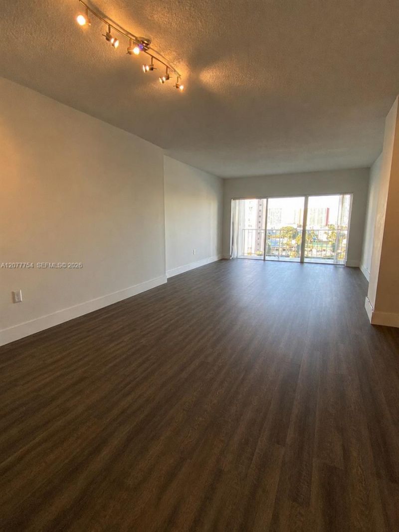 500 Bayview Dr , Unit 825, Sunny Isles Beach, FL 33160 Photo