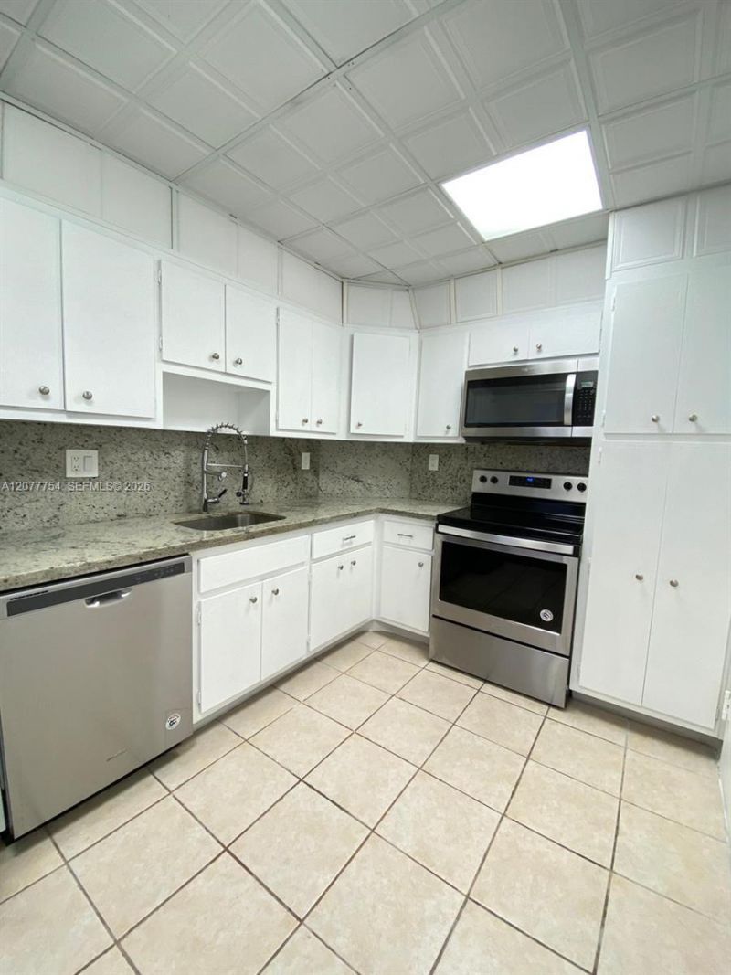 500 Bayview Dr , Unit 825, Sunny Isles Beach, FL 33160 Photo