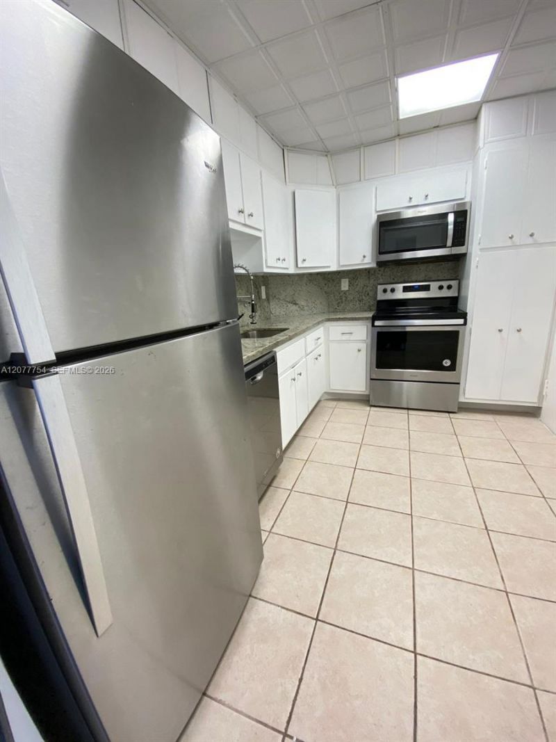 500 Bayview Dr , Unit 825, Sunny Isles Beach, FL 33160 Photo