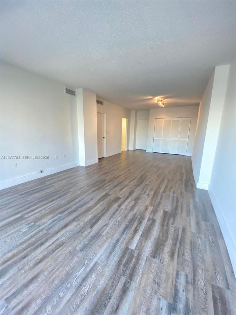 500 Bayview Dr , Unit 825, Sunny Isles Beach, FL 33160 Photo