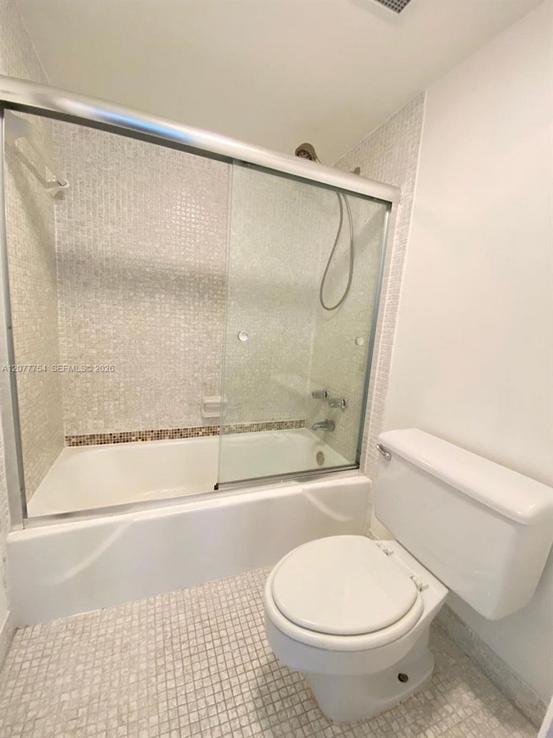 500 Bayview Dr , Unit 825, Sunny Isles Beach, FL 33160 Photo