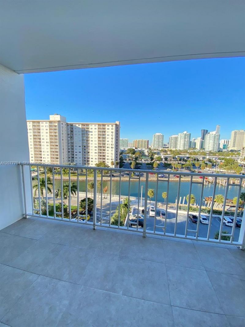 500 Bayview Dr , Unit 825, Sunny Isles Beach, FL 33160 Photo