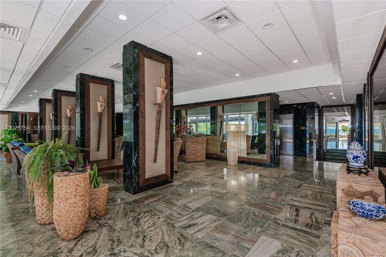 500 Bayview Dr , Unit 825, Sunny Isles Beach, FL 33160 Photo