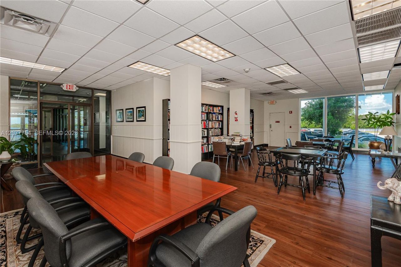 500 Bayview Dr , Unit 825, Sunny Isles Beach, FL 33160 Photo