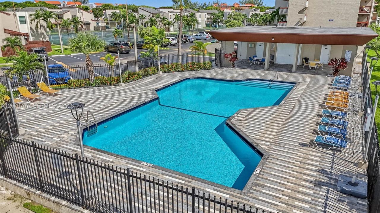 10300 NW 9th St Cir , Unit 203, Miami, FL 33172 Photo
