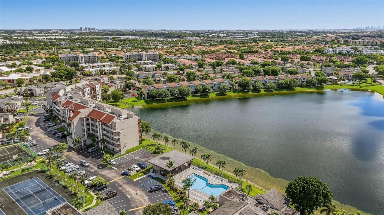 10300 NW 9th St Cir , Unit 203, Miami, FL 33172 Photo