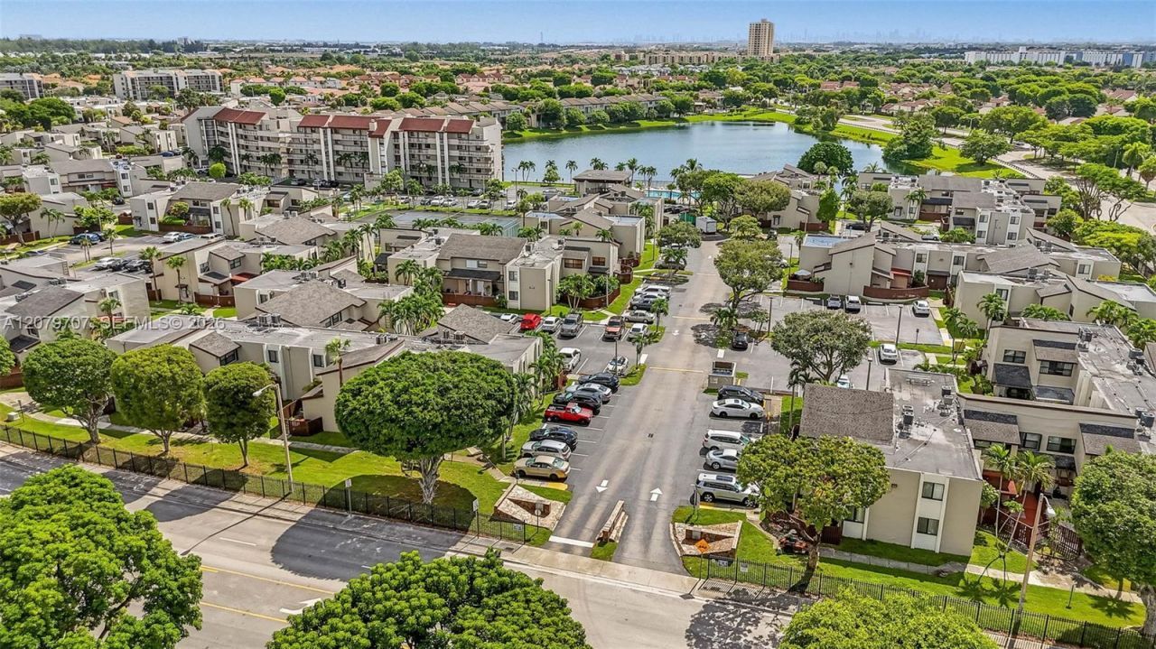 10300 NW 9th St Cir , Unit 203, Miami, FL 33172 Photo