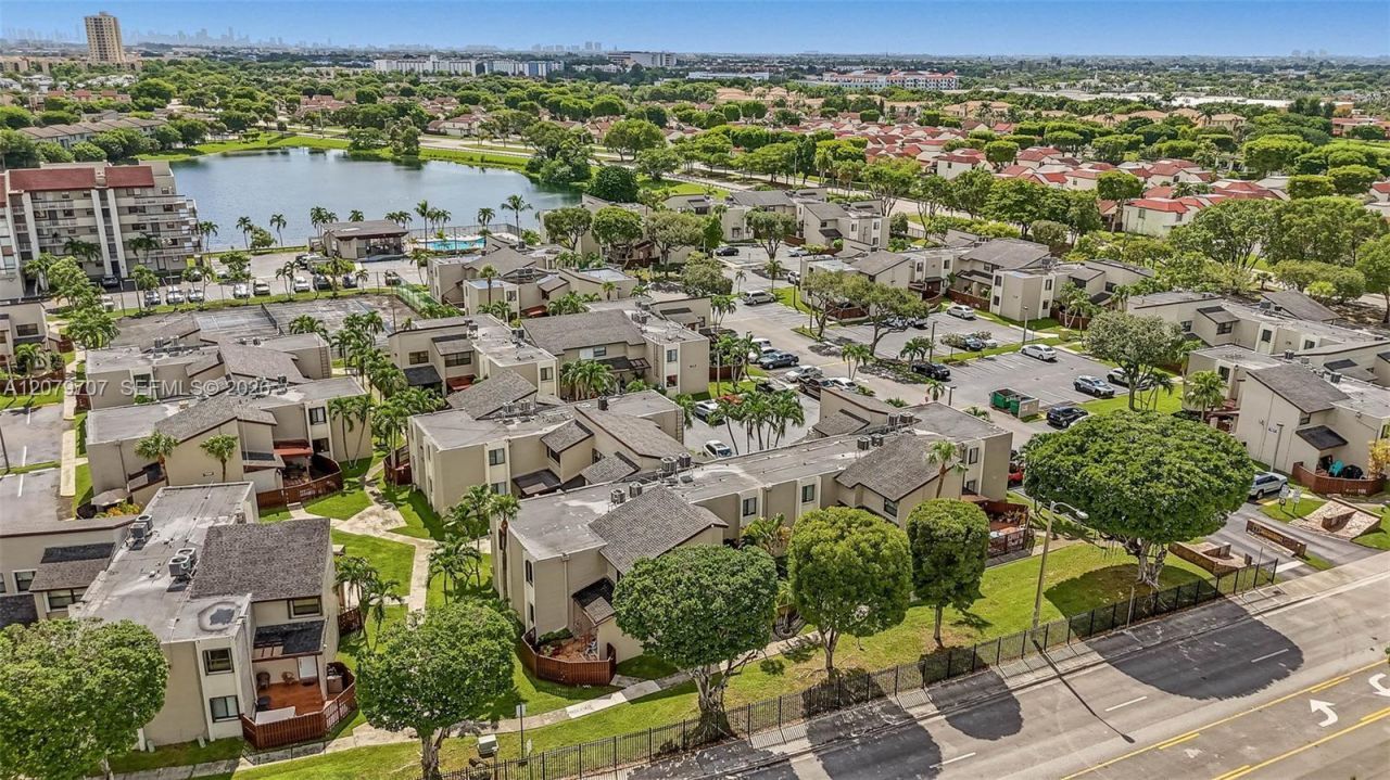 10300 NW 9th St Cir , Unit 203, Miami, FL 33172 Photo