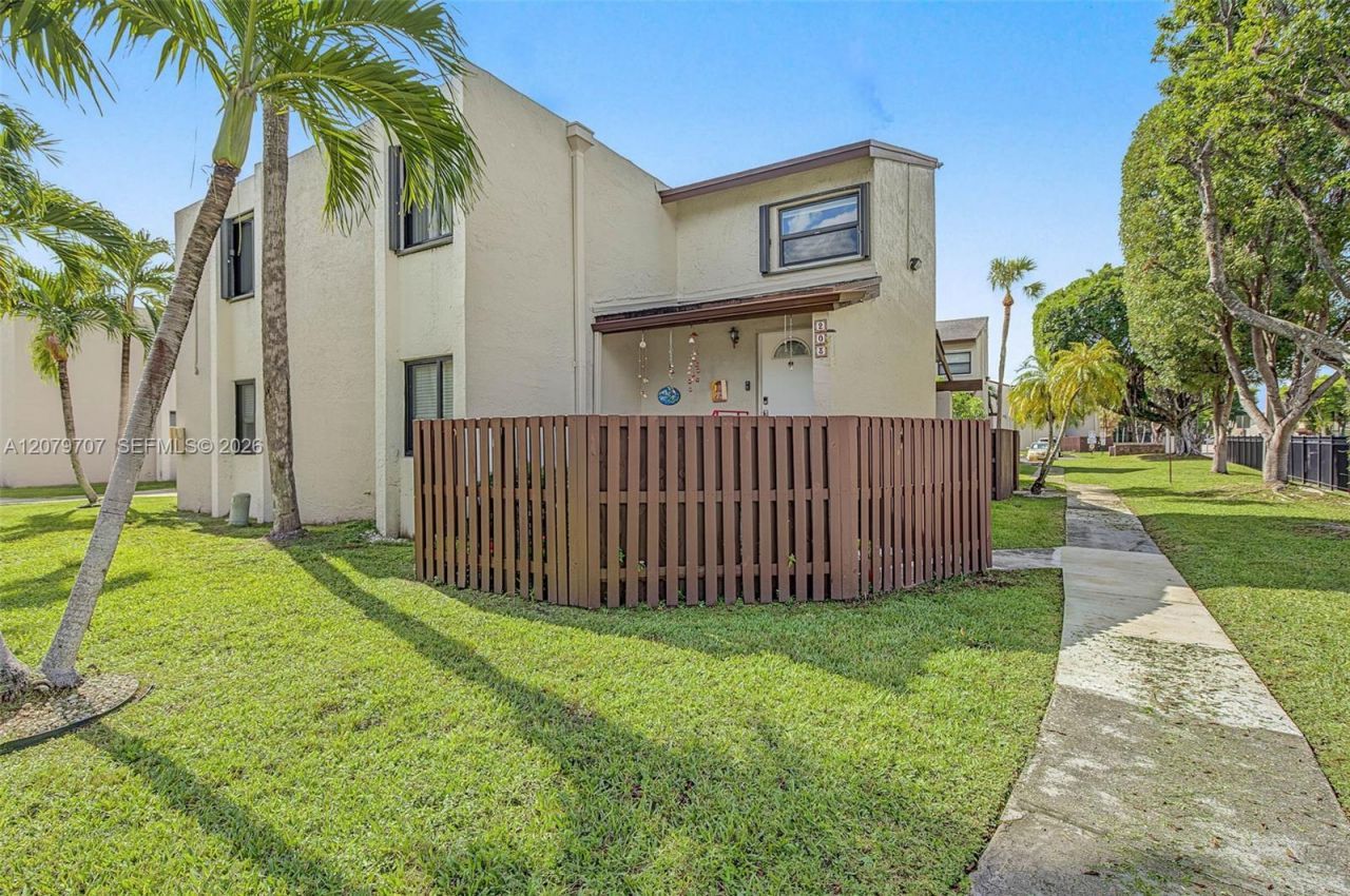 10300 NW 9th St Cir , Unit 203, Miami, FL 33172 Photo