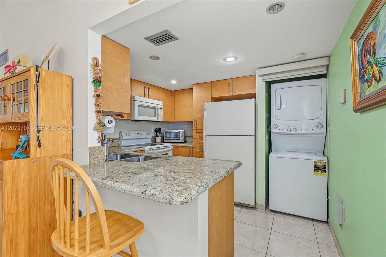 10300 NW 9th St Cir , Unit 203, Miami, FL 33172 Photo