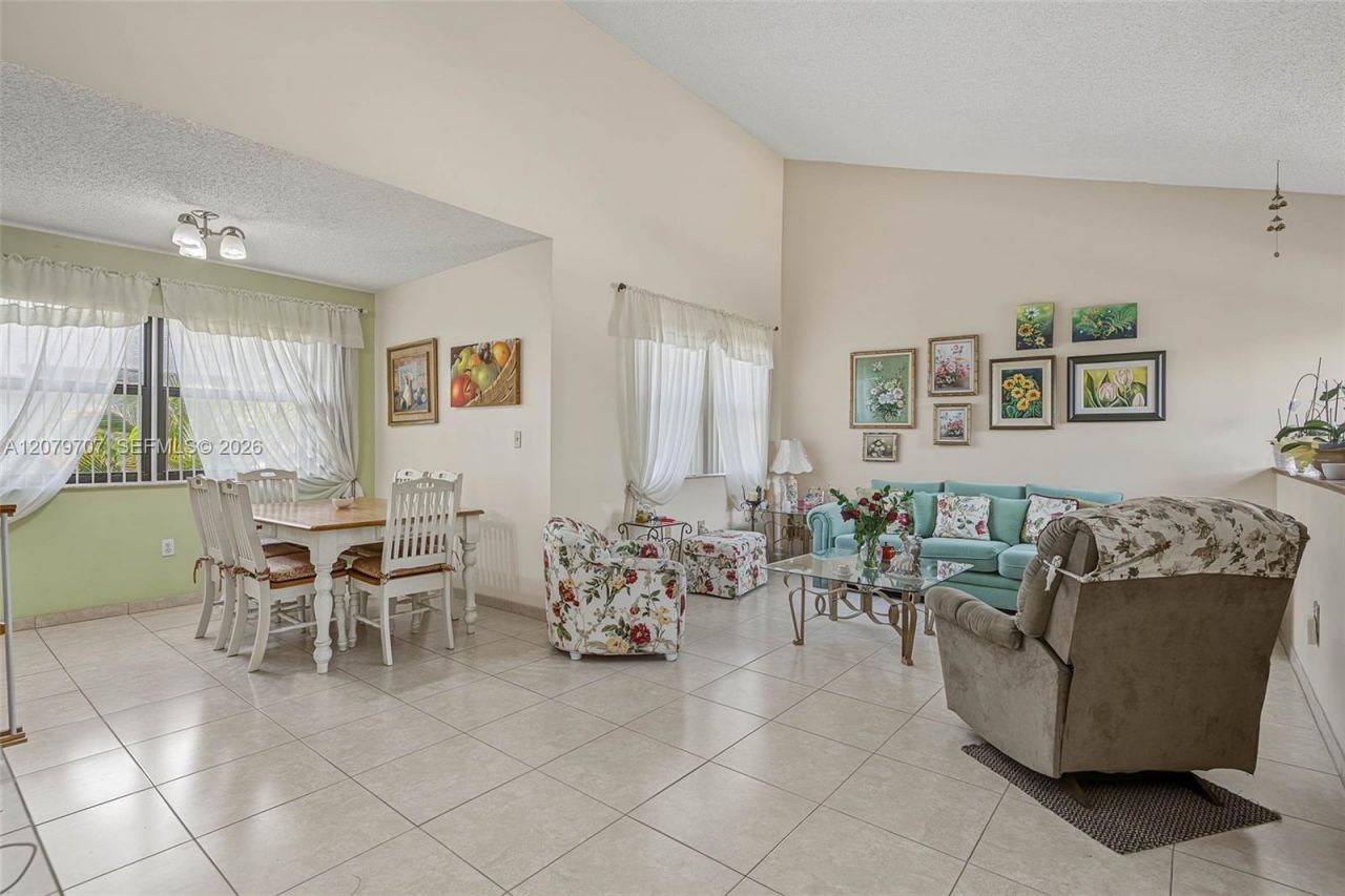 10300 NW 9th St Cir , Unit 203, Miami, FL 33172 Photo
