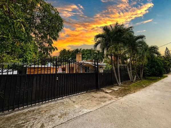 738 NE 83rd Ter , Miami, FL 33138