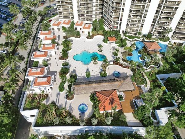 20281 E Country Club Dr, Unit CAB3, Aventura, FL 33180